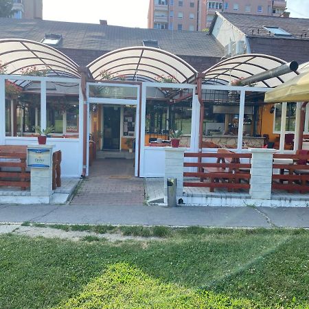 Kiskakas Etterem Hotel Zalaegerszeg Ngoại thất bức ảnh