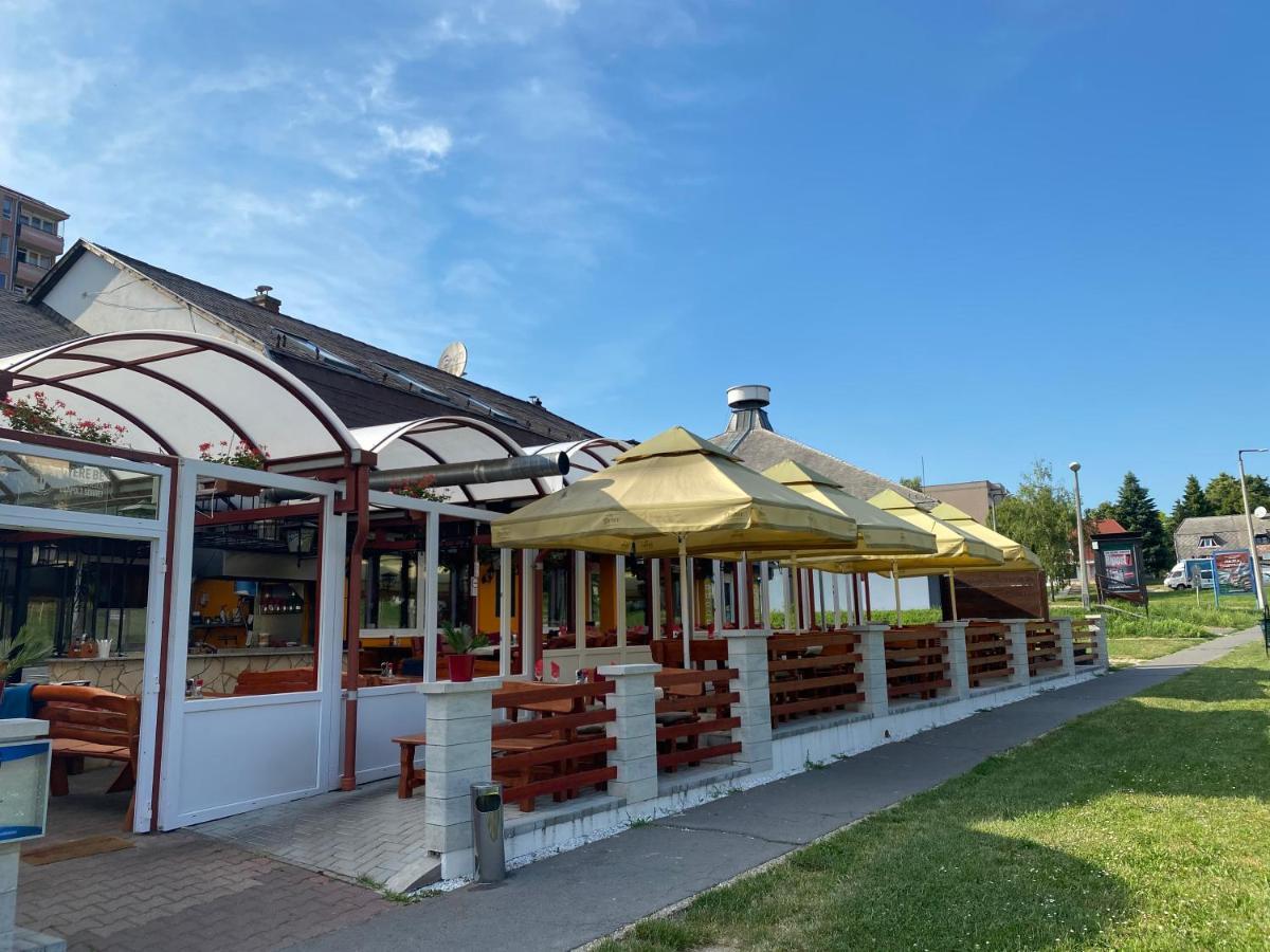 Kiskakas Etterem Hotel Zalaegerszeg Ngoại thất bức ảnh