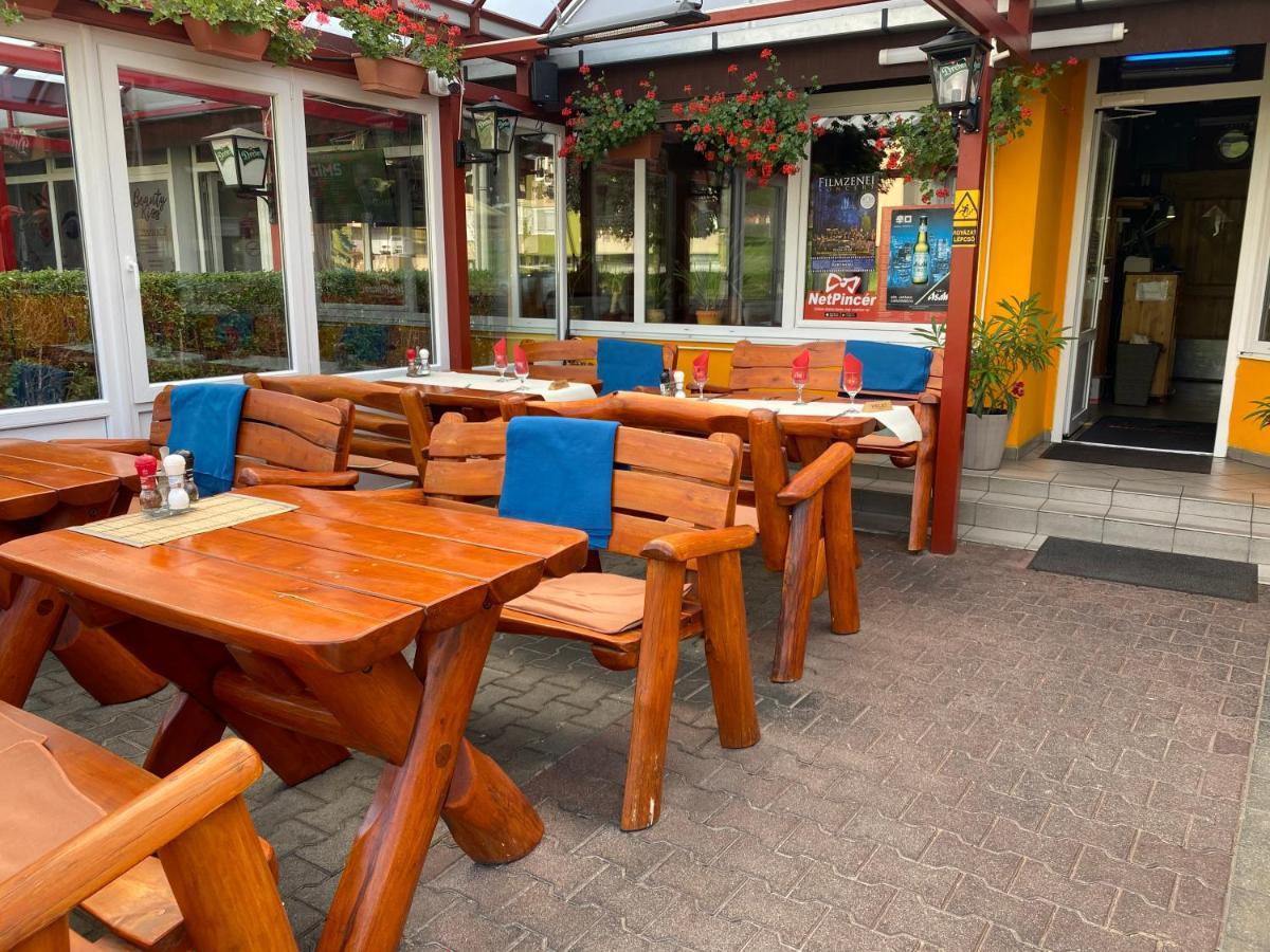 Kiskakas Etterem Hotel Zalaegerszeg Ngoại thất bức ảnh