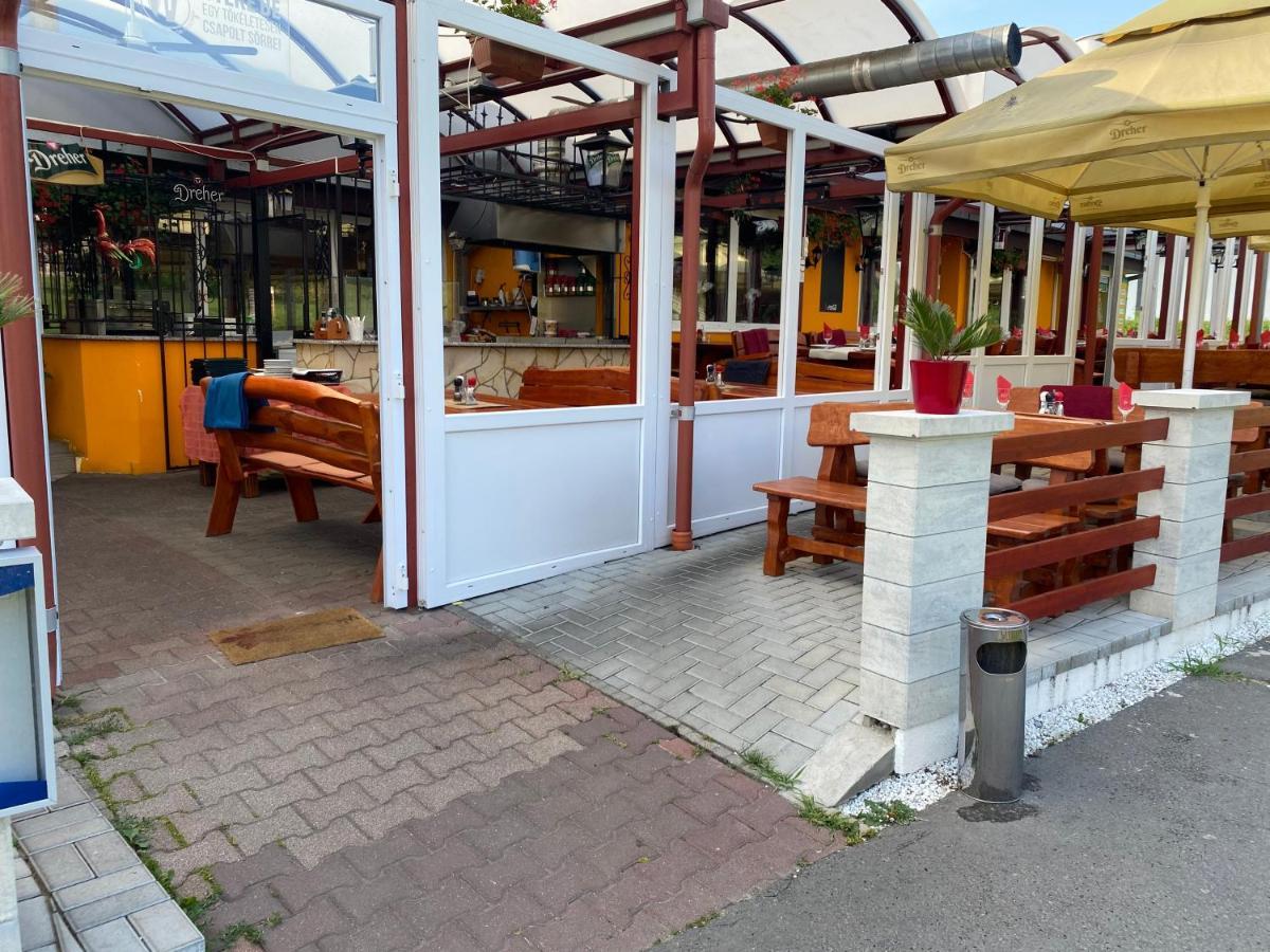 Kiskakas Etterem Hotel Zalaegerszeg Ngoại thất bức ảnh