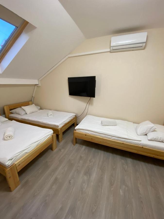 Kiskakas Etterem Hotel Zalaegerszeg Ngoại thất bức ảnh