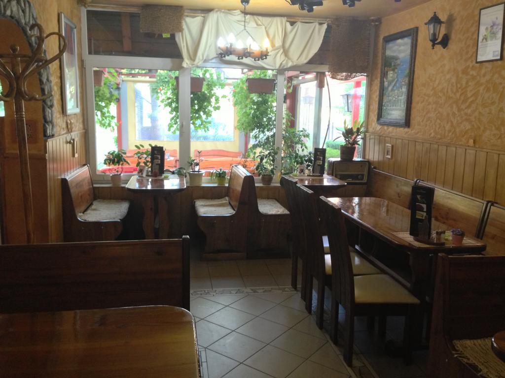 Kiskakas Etterem Hotel Zalaegerszeg Ngoại thất bức ảnh
